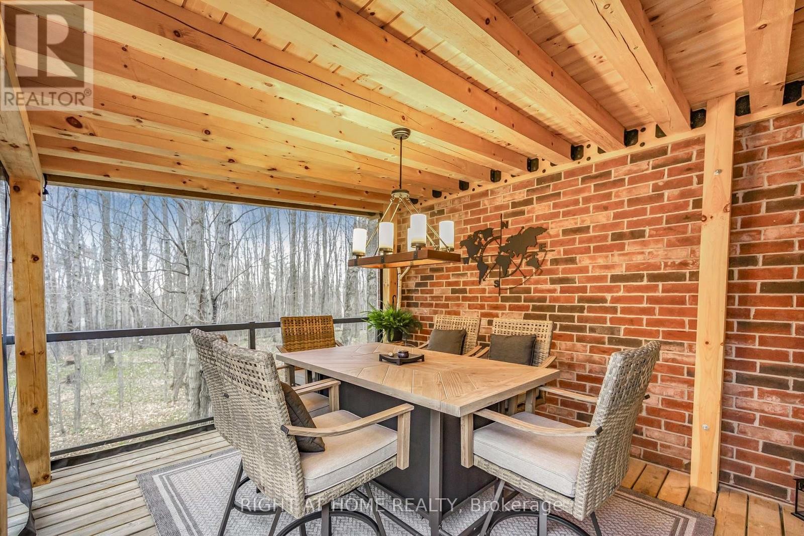 












20 DIAMOND VALLEY DRIVE

,
Oro-Medonte (Sugarbush),




Ontario
L0L2E0

