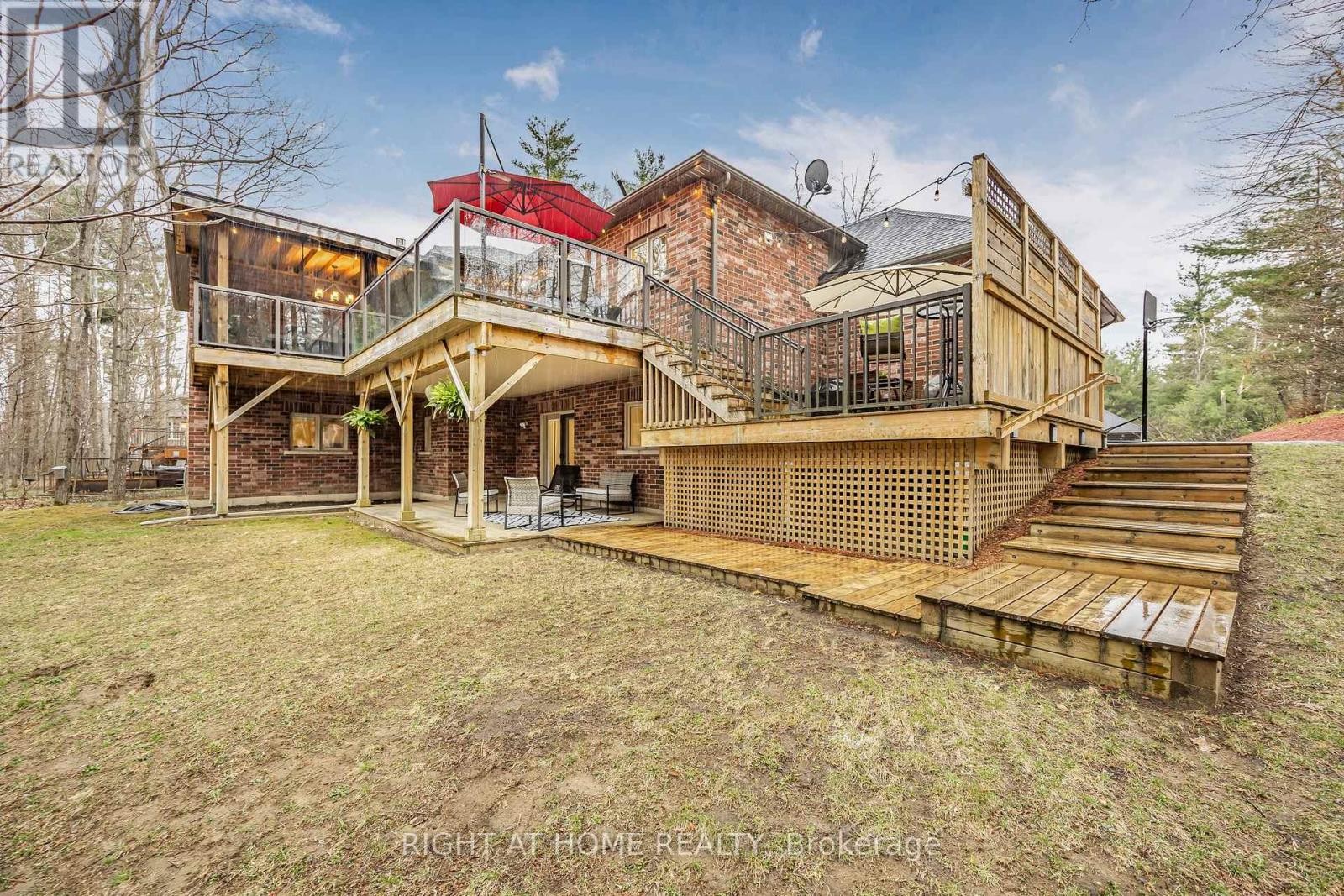 












20 DIAMOND VALLEY DRIVE

,
Oro-Medonte (Sugarbush),




Ontario
L0L2E0

