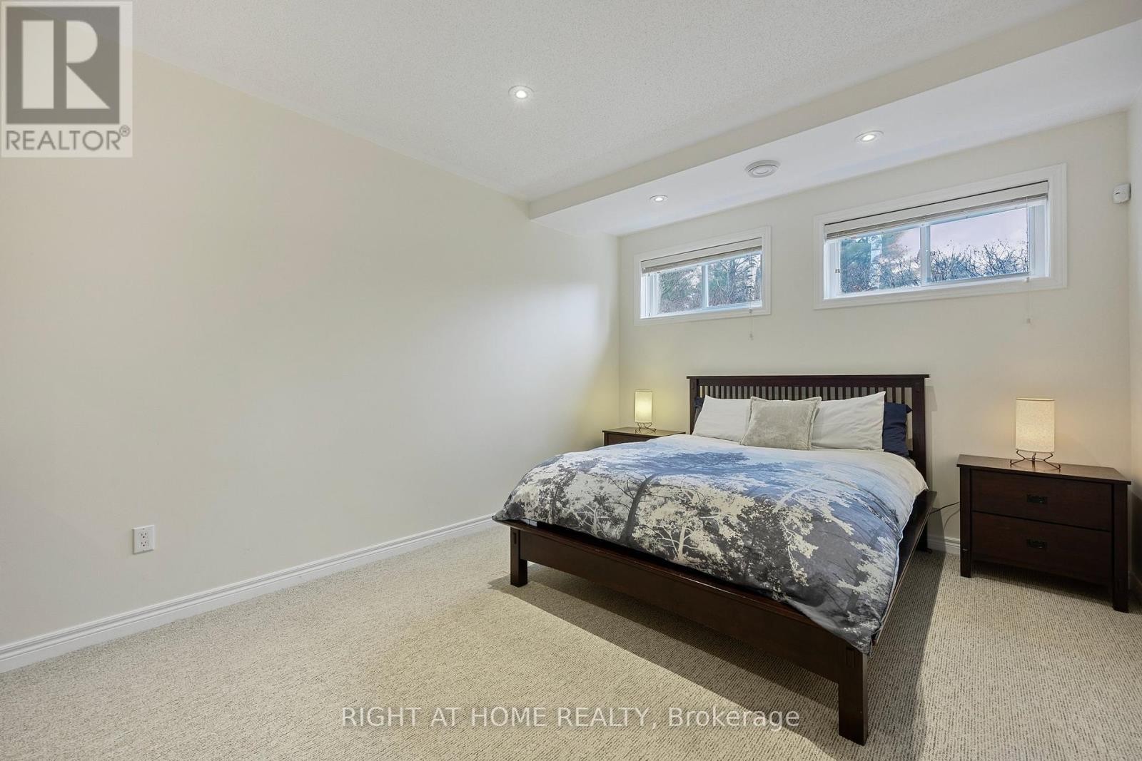 












20 DIAMOND VALLEY DRIVE

,
Oro-Medonte (Sugarbush),




Ontario
L0L2E0

