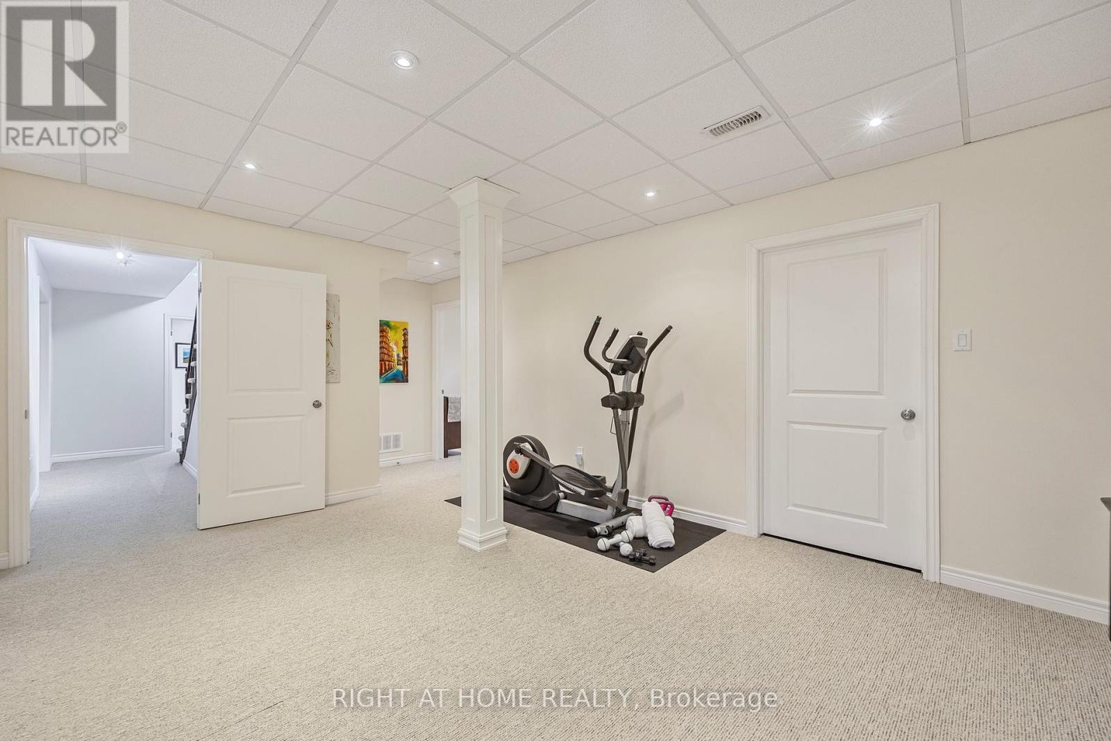 












20 DIAMOND VALLEY DRIVE

,
Oro-Medonte (Sugarbush),




Ontario
L0L2E0

