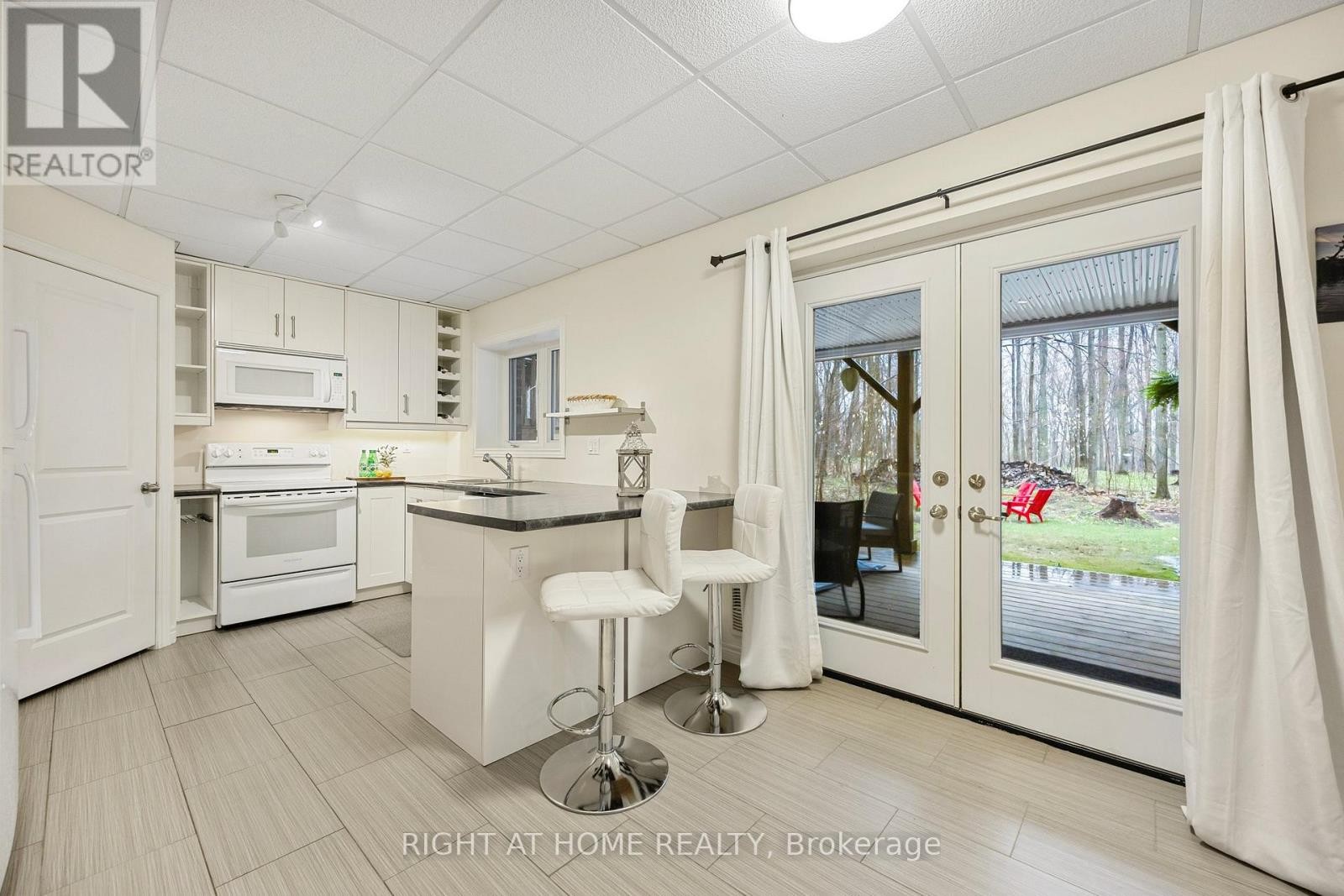 












20 DIAMOND VALLEY DRIVE

,
Oro-Medonte (Sugarbush),




Ontario
L0L2E0

