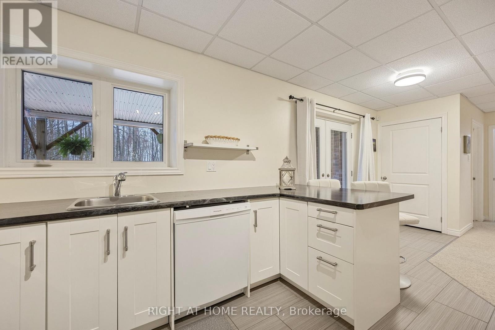 












20 DIAMOND VALLEY DRIVE

,
Oro-Medonte (Sugarbush),




Ontario
L0L2E0

