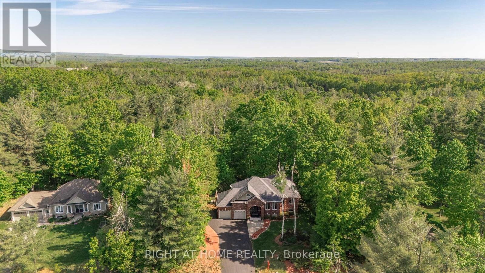












20 DIAMOND VALLEY DRIVE

,
Oro-Medonte (Sugarbush),




Ontario
L0L2E0

