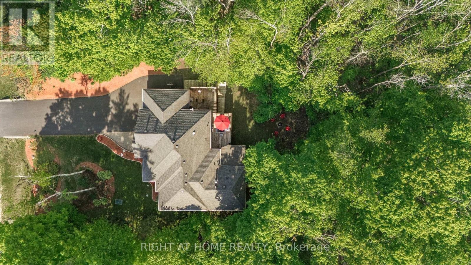 












20 DIAMOND VALLEY DRIVE

,
Oro-Medonte (Sugarbush),




Ontario
L0L2E0

