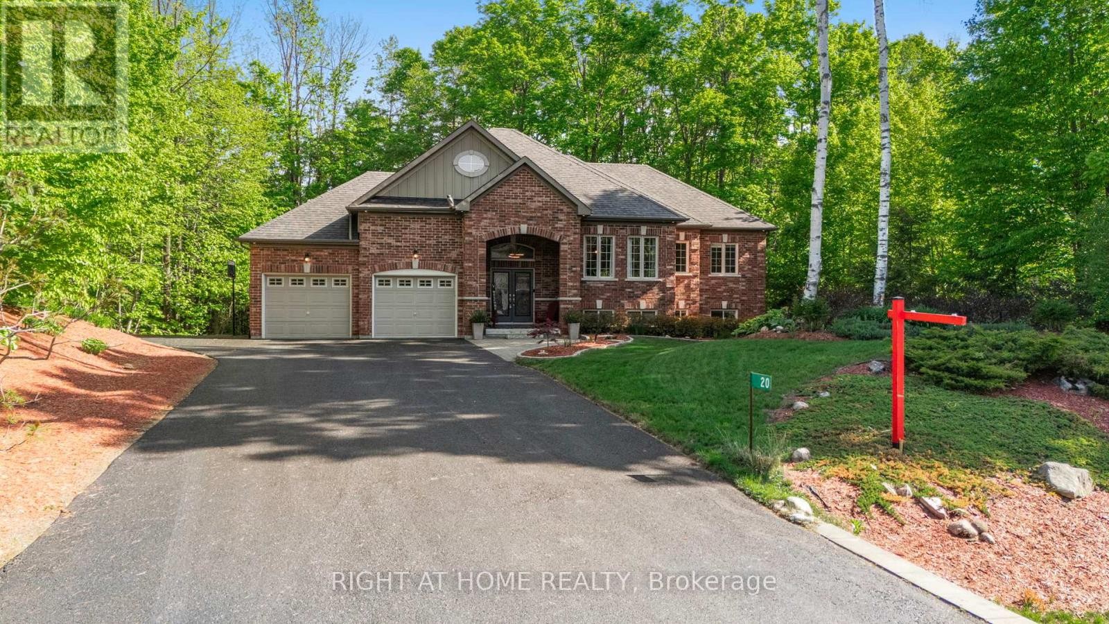 












20 DIAMOND VALLEY DRIVE

,
Oro-Medonte (Sugarbush),




Ontario
L0L2E0

