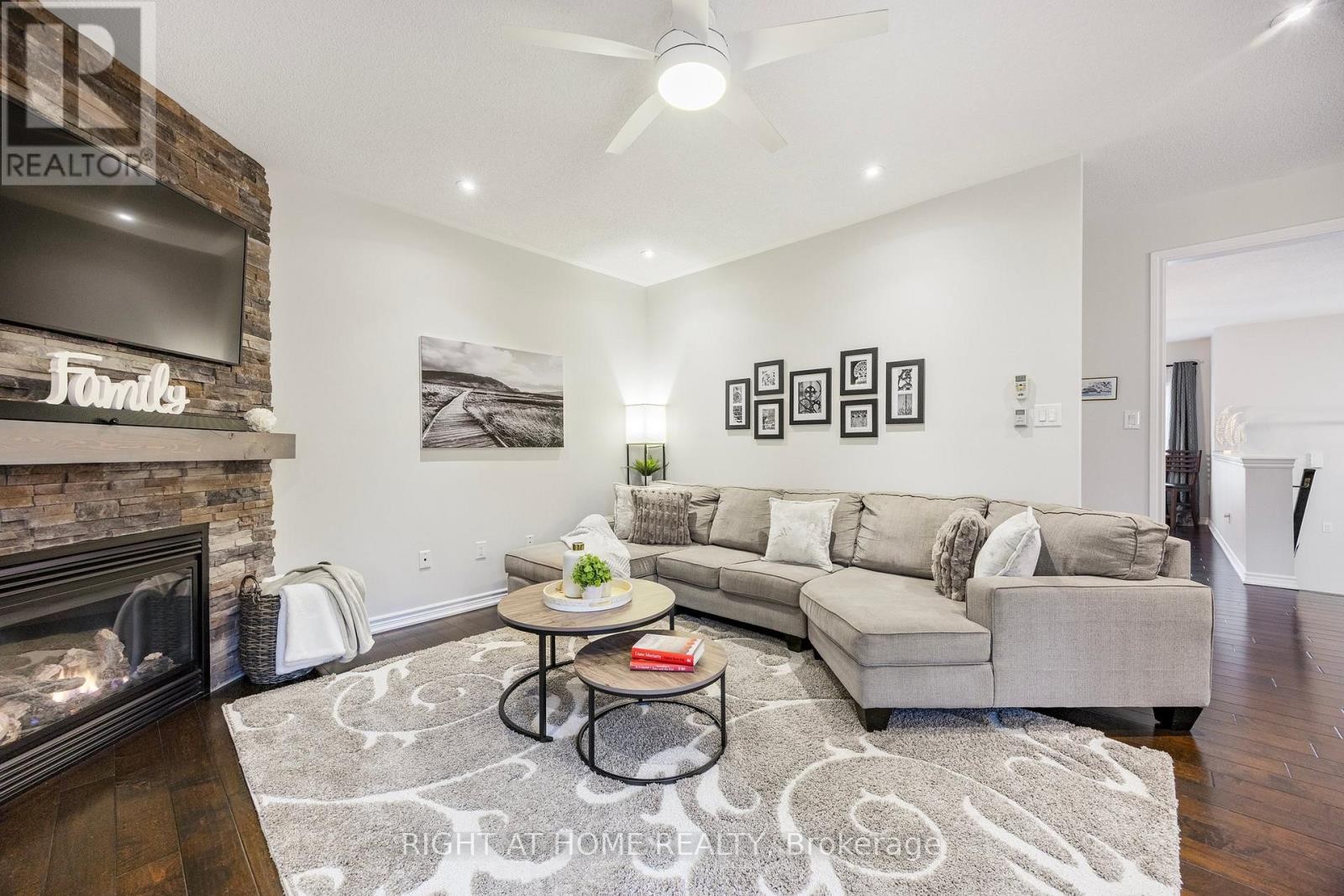 












20 DIAMOND VALLEY DRIVE

,
Oro-Medonte (Sugarbush),




Ontario
L0L2E0

