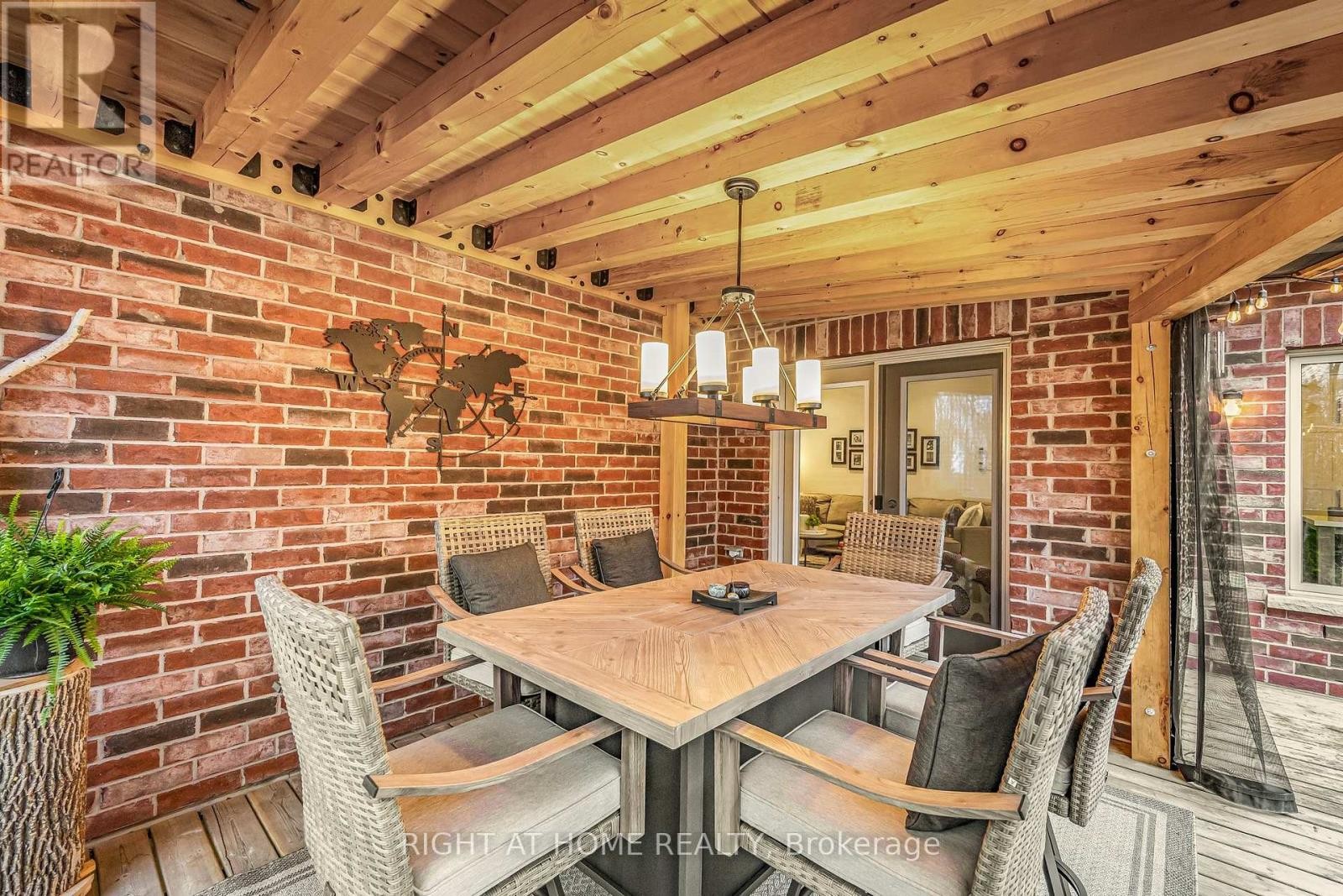 












20 DIAMOND VALLEY DRIVE

,
Oro-Medonte (Sugarbush),




Ontario
L0L2E0

