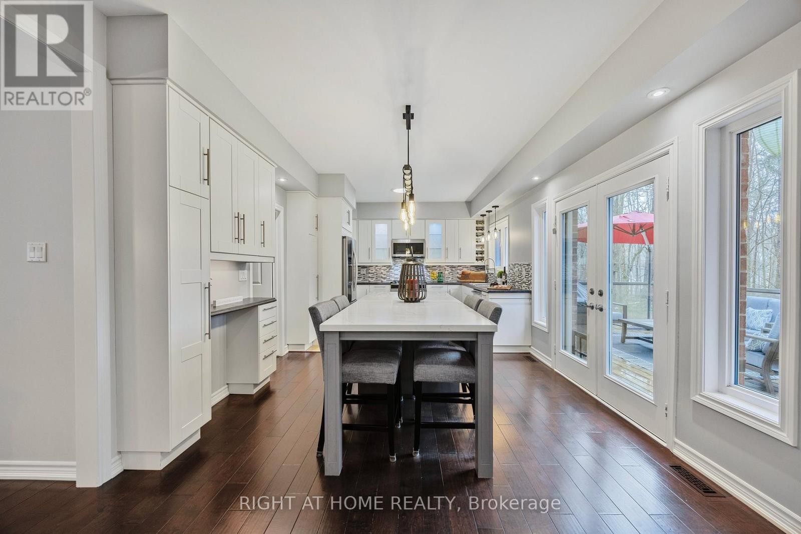 












20 DIAMOND VALLEY DRIVE

,
Oro-Medonte (Sugarbush),




Ontario
L0L2E0

