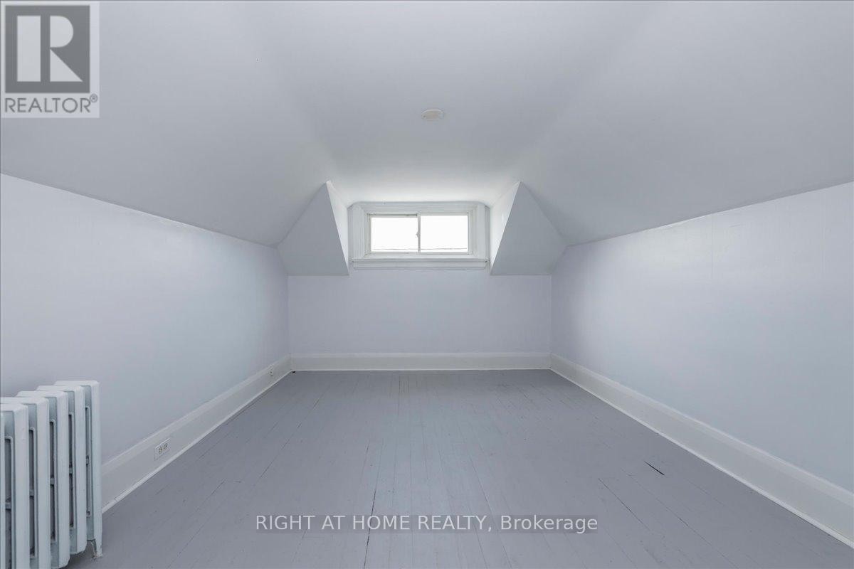 












12 ROSS STREET

,
Barrie (City Centre),




Ontario
L4N1E7

