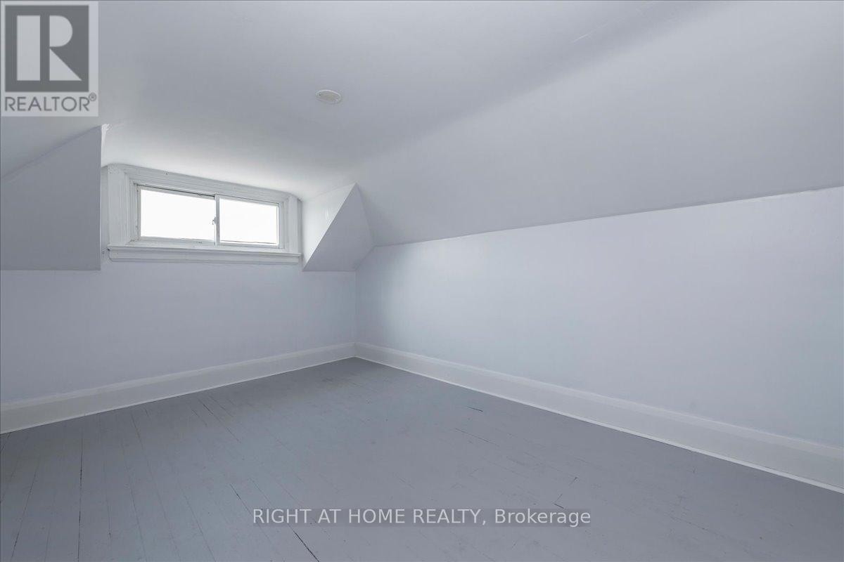 












12 ROSS STREET

,
Barrie (City Centre),




Ontario
L4N1E7

