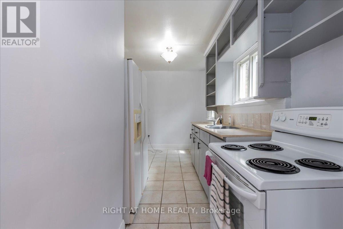 












12 ROSS STREET

,
Barrie (City Centre),




Ontario
L4N1E7

