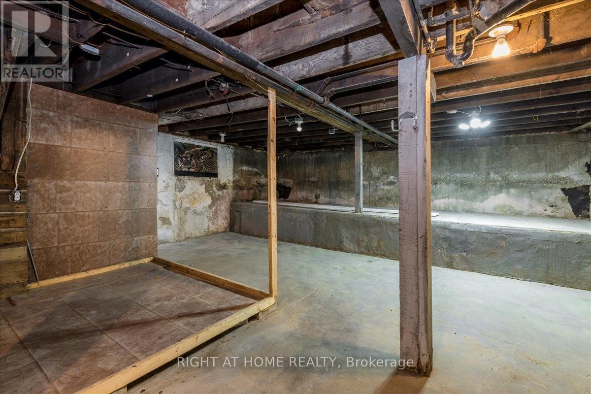 












12 ROSS STREET

,
Barrie (City Centre),




Ontario
L4N1E7

