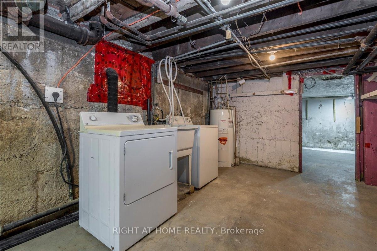 












12 ROSS STREET

,
Barrie (City Centre),




Ontario
L4N1E7

