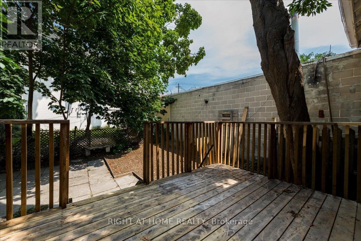 












12 ROSS STREET

,
Barrie (City Centre),




Ontario
L4N1E7

