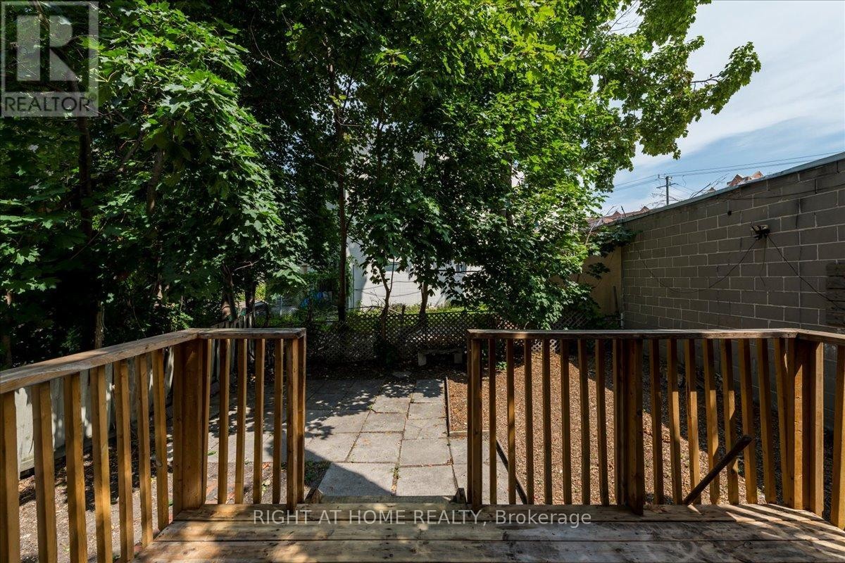 












12 ROSS STREET

,
Barrie (City Centre),




Ontario
L4N1E7

