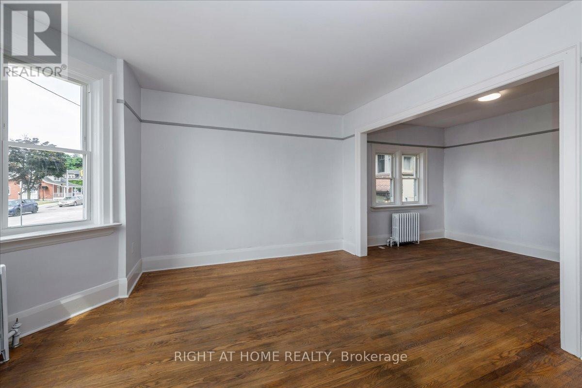 












12 ROSS STREET

,
Barrie (City Centre),




Ontario
L4N1E7

