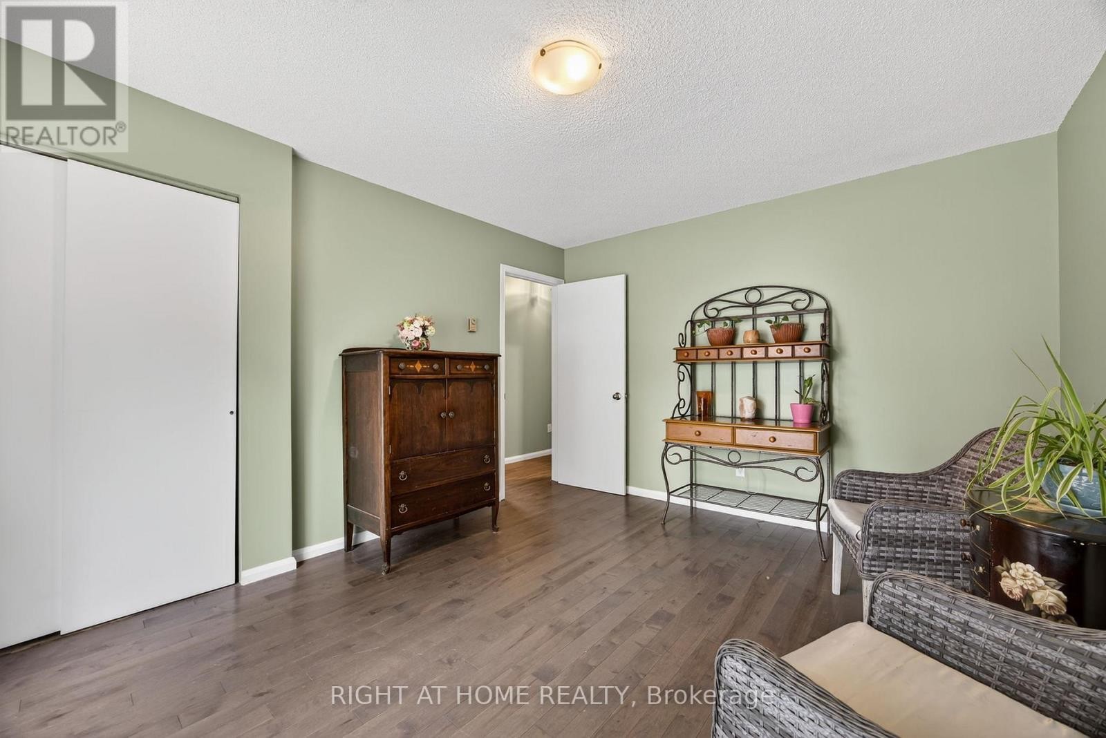 












112 BORLAND STREET E

,
Orillia,




Ontario
L3V2B7

