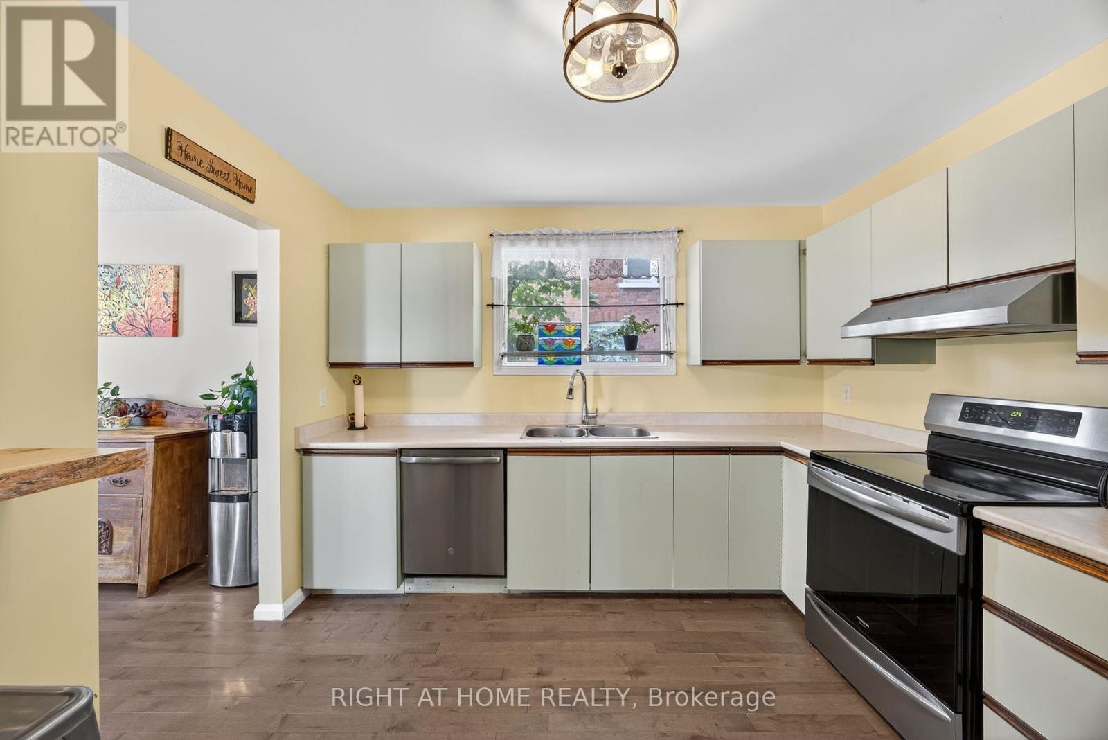 












112 BORLAND STREET E

,
Orillia,




Ontario
L3V2B7

