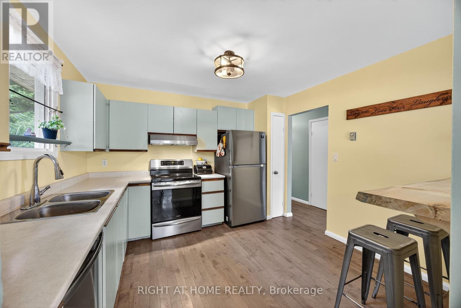 












112 BORLAND STREET E

,
Orillia,




Ontario
L3V2B7

