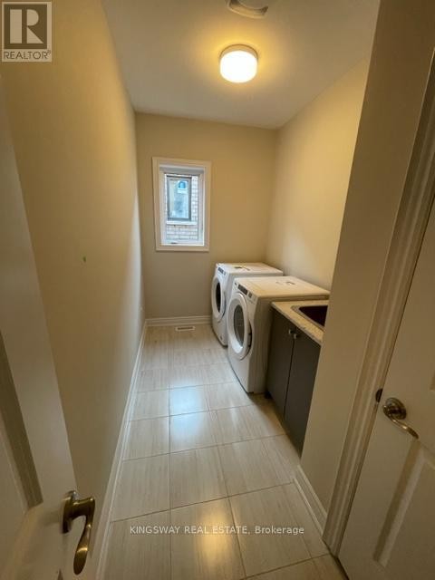 












76 BEARBERRY ROAD

,
Springwater (Minesing),




Ontario
L0L1Y3

