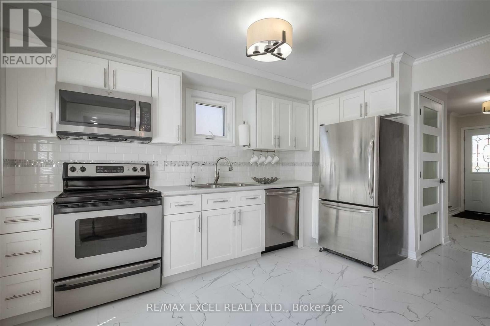 












22 WEATHERUP CRESCENT

,
Barrie (West Bayfield),




Ontario
L4N7J6

