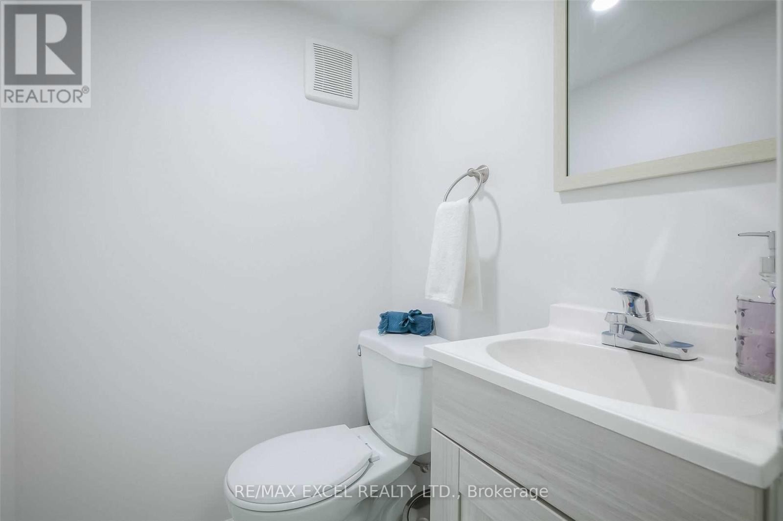 












22 WEATHERUP CRESCENT

,
Barrie (West Bayfield),




Ontario
L4N7J6

