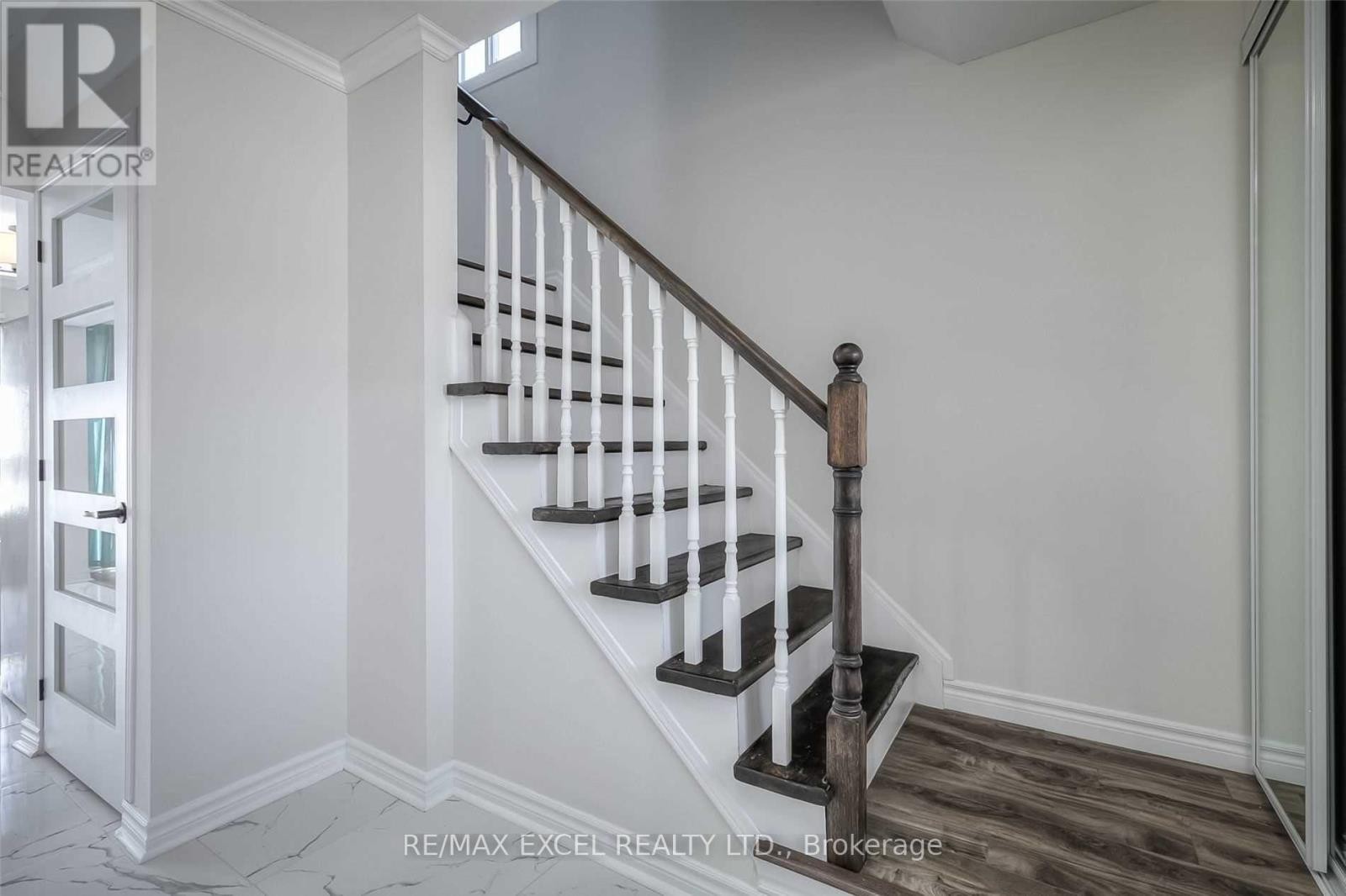 












22 WEATHERUP CRESCENT

,
Barrie (West Bayfield),




Ontario
L4N7J6

