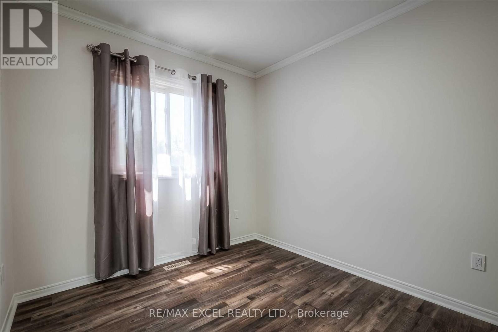 












22 WEATHERUP CRESCENT

,
Barrie (West Bayfield),




Ontario
L4N7J6

