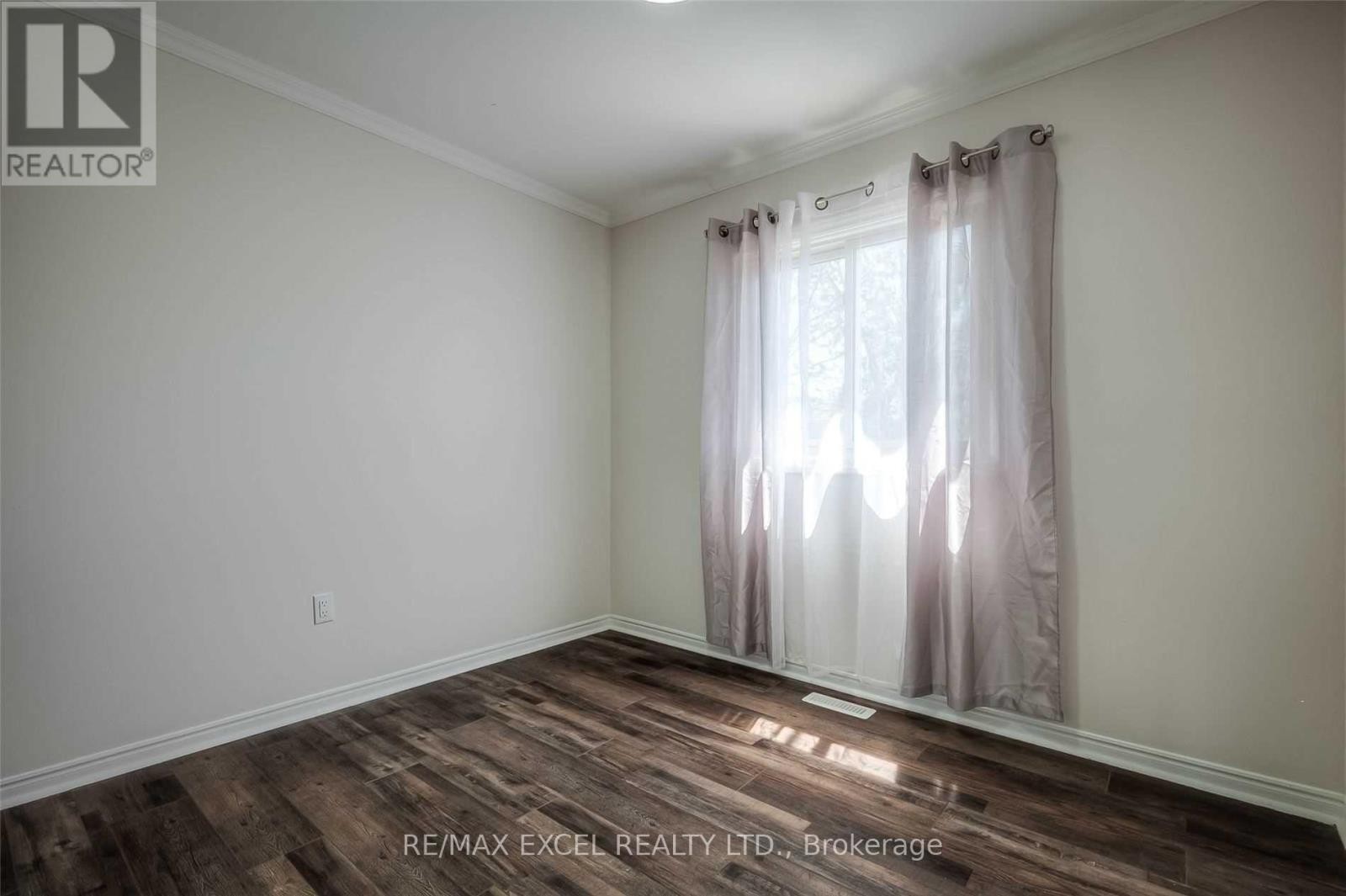 












22 WEATHERUP CRESCENT

,
Barrie (West Bayfield),




Ontario
L4N7J6

