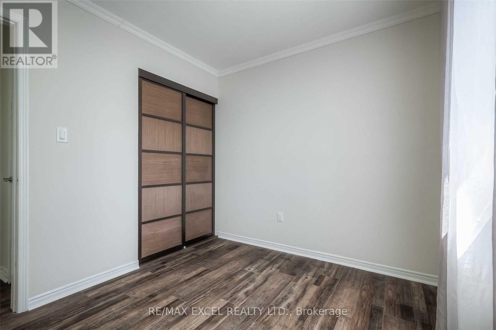 












22 WEATHERUP CRESCENT

,
Barrie (West Bayfield),




Ontario
L4N7J6

