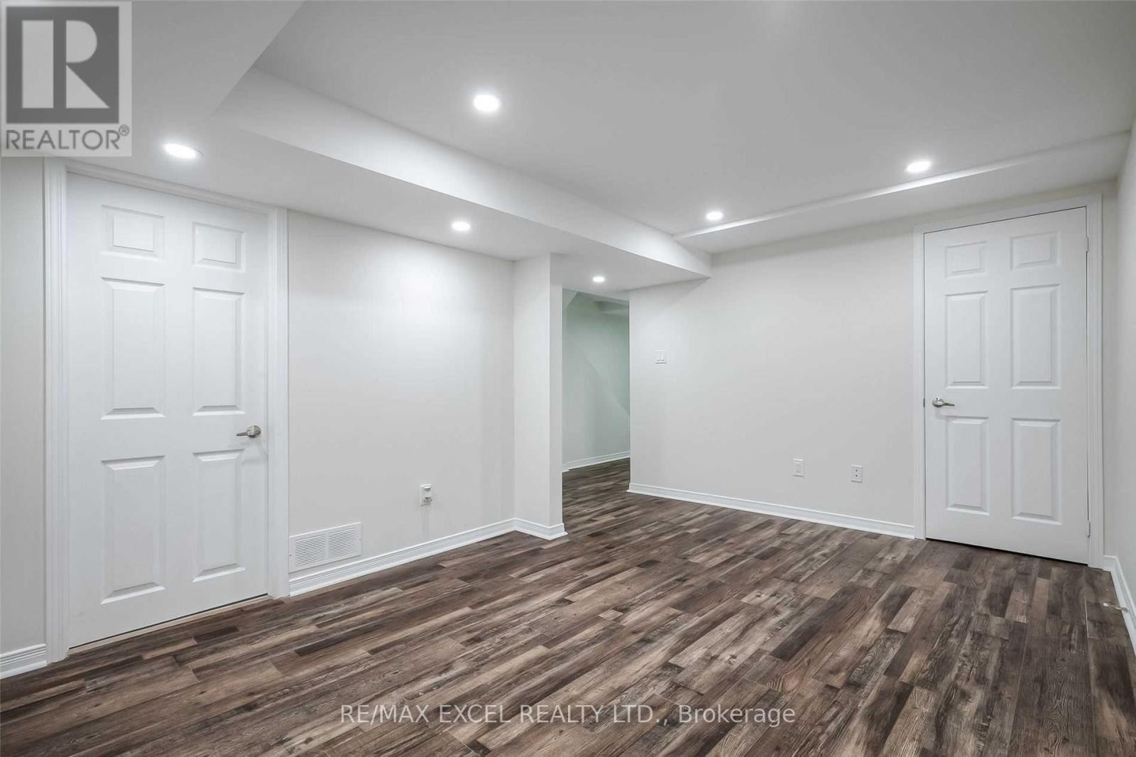 












22 WEATHERUP CRESCENT

,
Barrie (West Bayfield),




Ontario
L4N7J6

