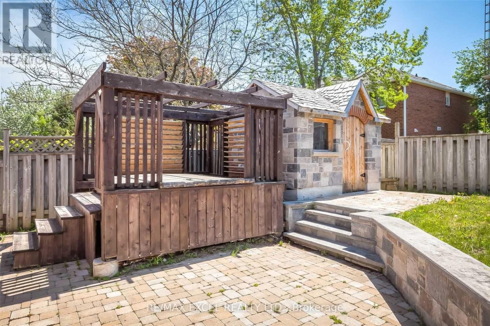 












22 WEATHERUP CRESCENT

,
Barrie (West Bayfield),




Ontario
L4N7J6

