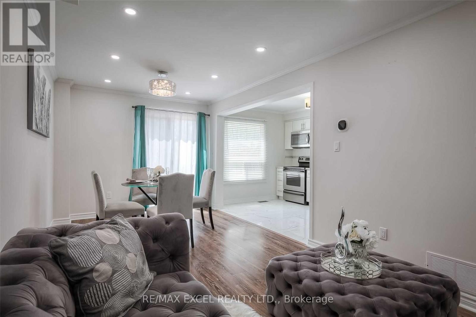












22 WEATHERUP CRESCENT

,
Barrie (West Bayfield),




Ontario
L4N7J6

