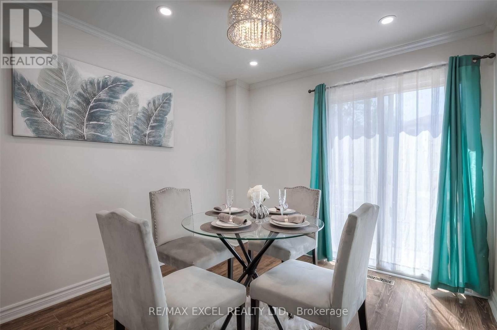 












22 WEATHERUP CRESCENT

,
Barrie (West Bayfield),




Ontario
L4N7J6

