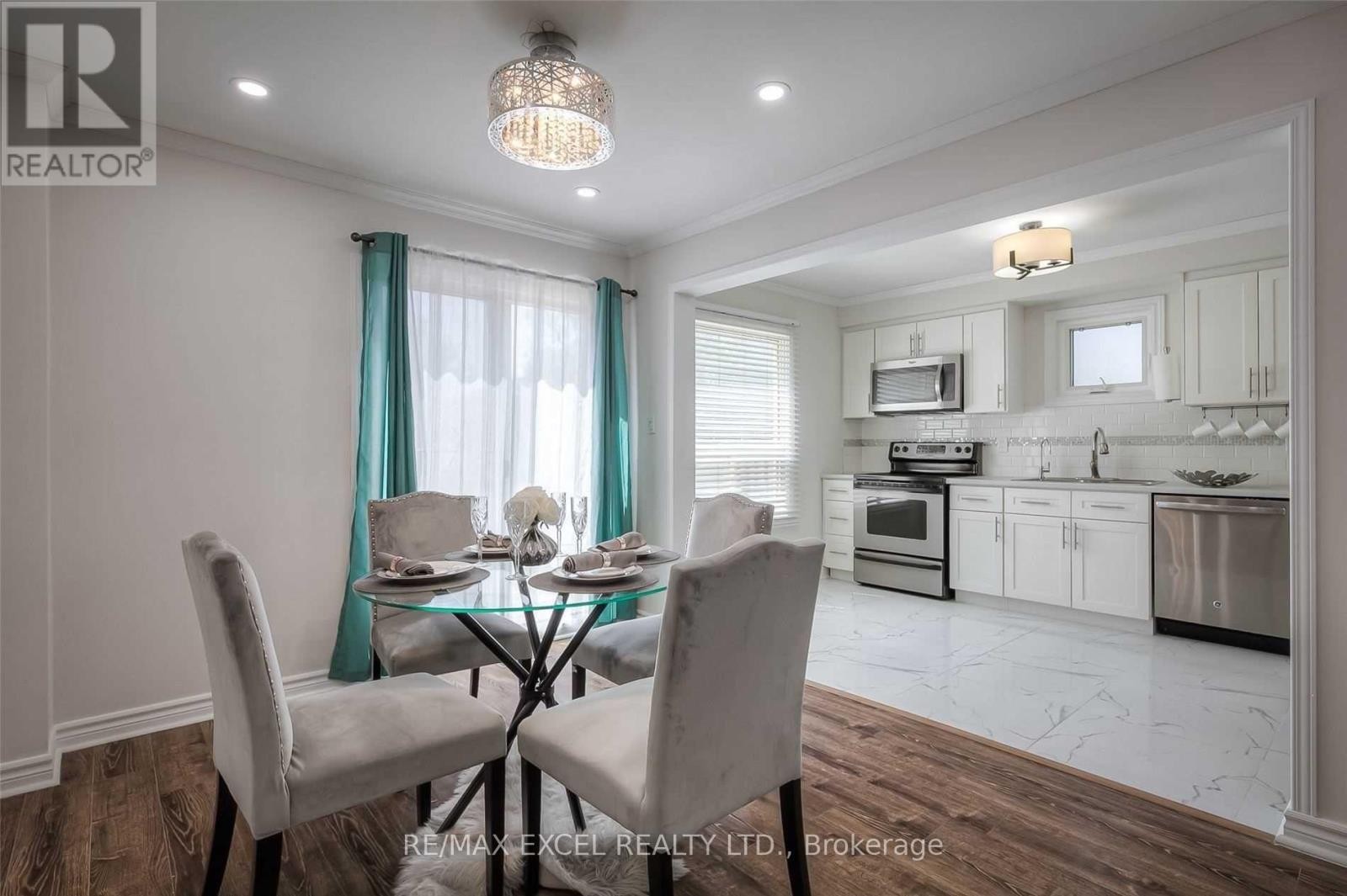 












22 WEATHERUP CRESCENT

,
Barrie (West Bayfield),




Ontario
L4N7J6

