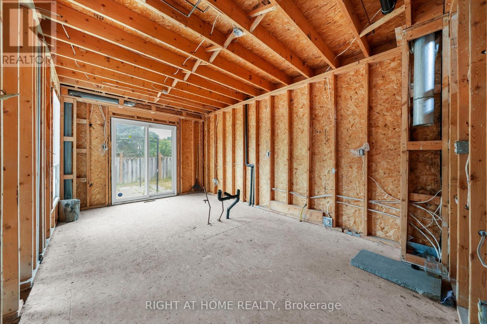 












14 BARRE DRIVE

,
Barrie (Painswick North),




Ontario
L4N7N6

