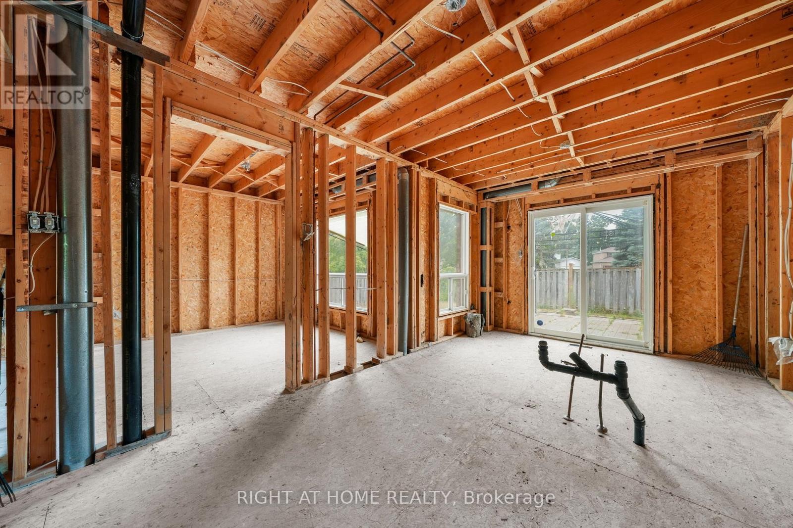 












14 BARRE DRIVE

,
Barrie (Painswick North),




Ontario
L4N7N6

