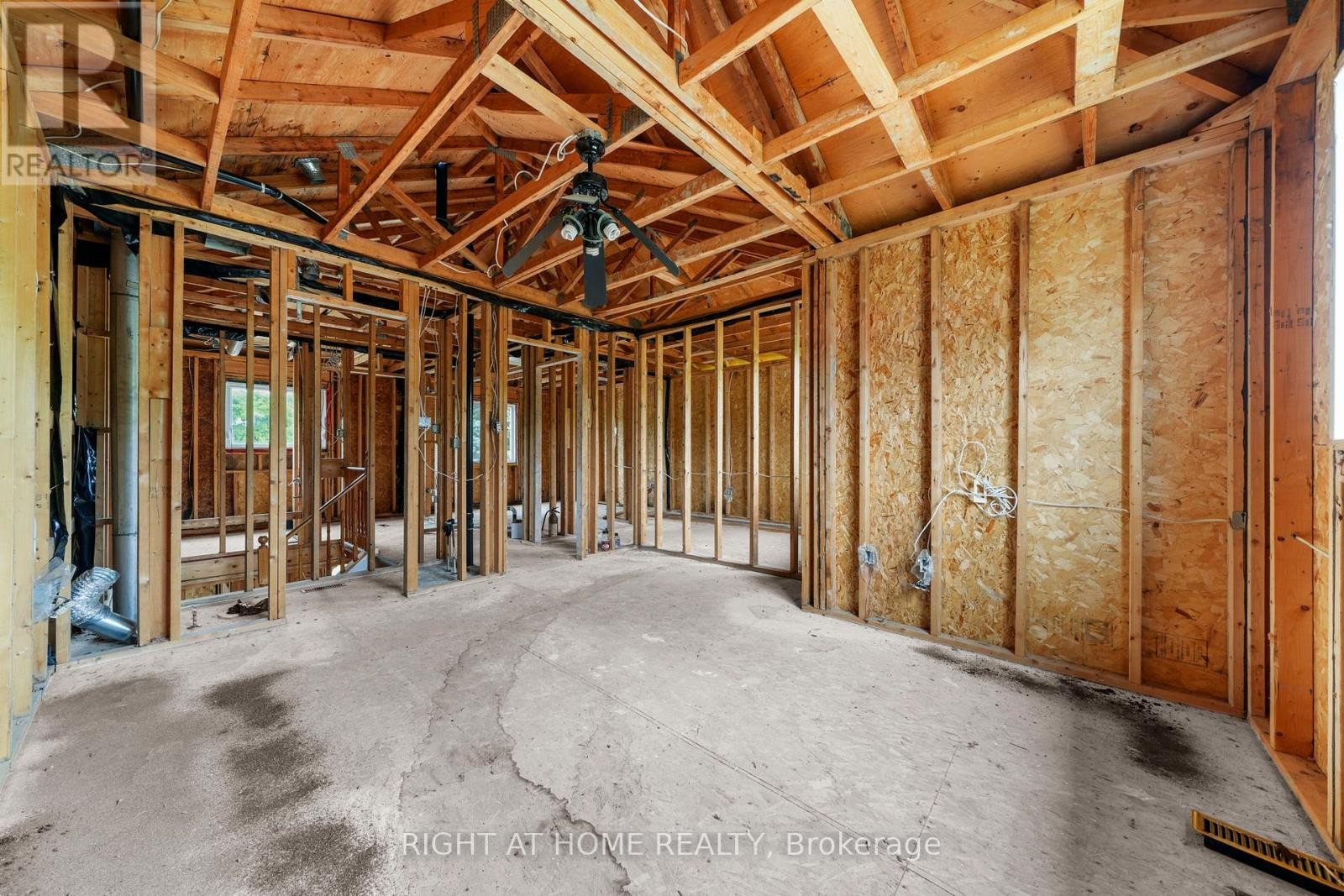 












14 BARRE DRIVE

,
Barrie (Painswick North),




Ontario
L4N7N6

