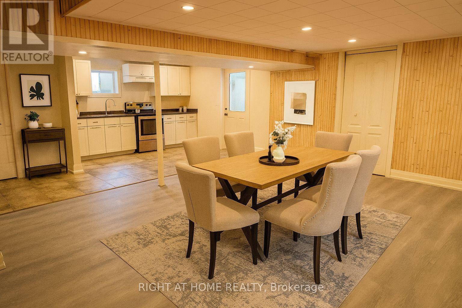 












16 IMPERIAL CROWN LANE

,
Barrie (Innis-Shore),




Ontario
L4N0T4

