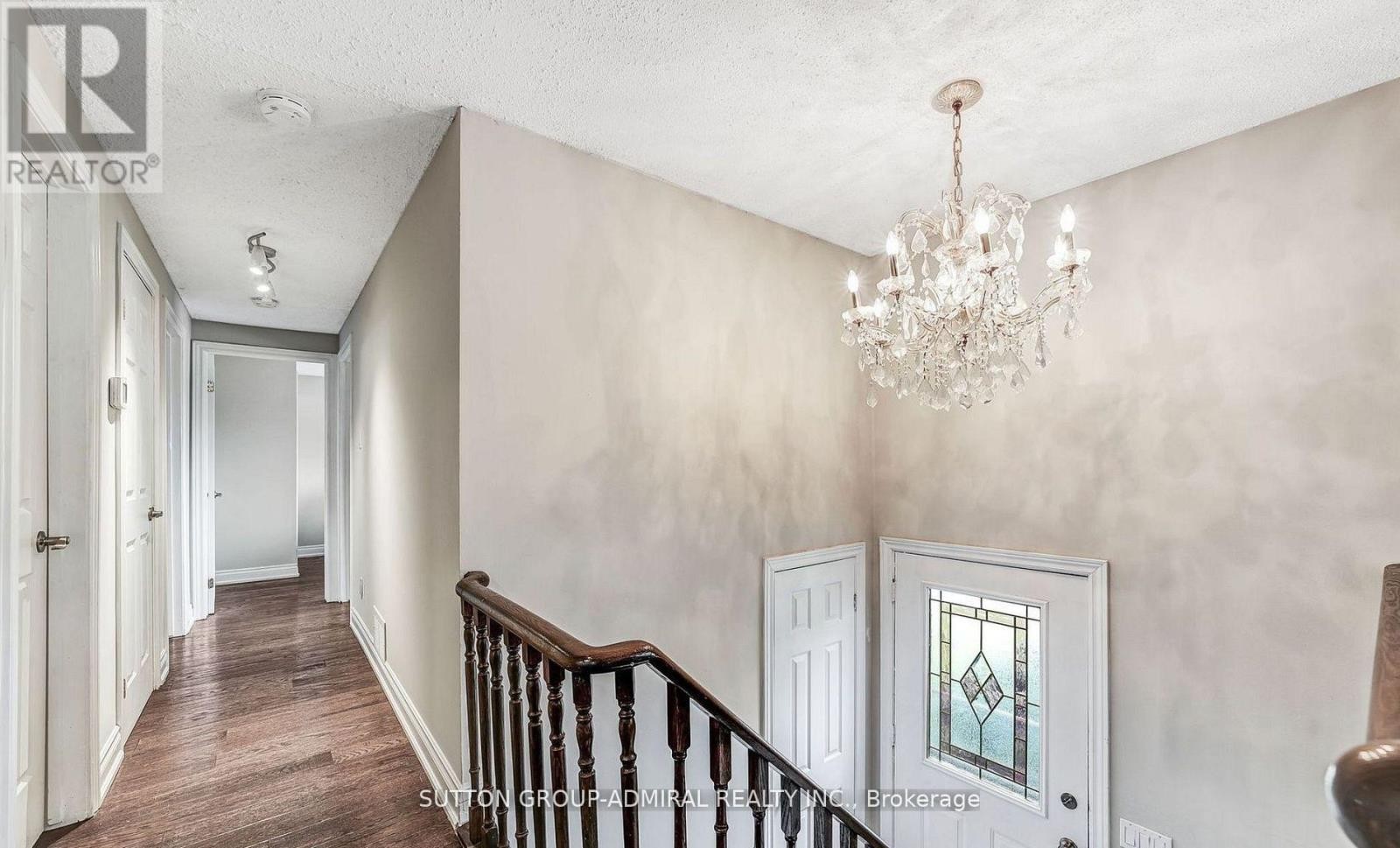 












14 CHIPPAWA (MAIN) COURT

,
Barrie (North Shore),




Ontario
L4M5N8

