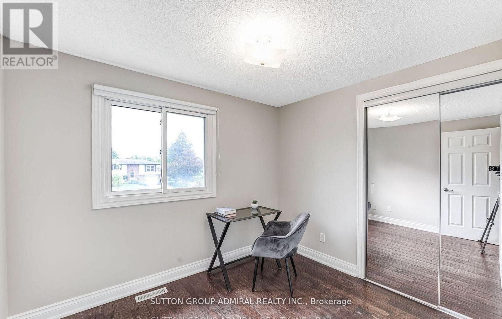 












14 CHIPPAWA (MAIN) COURT

,
Barrie (North Shore),




Ontario
L4M5N8

