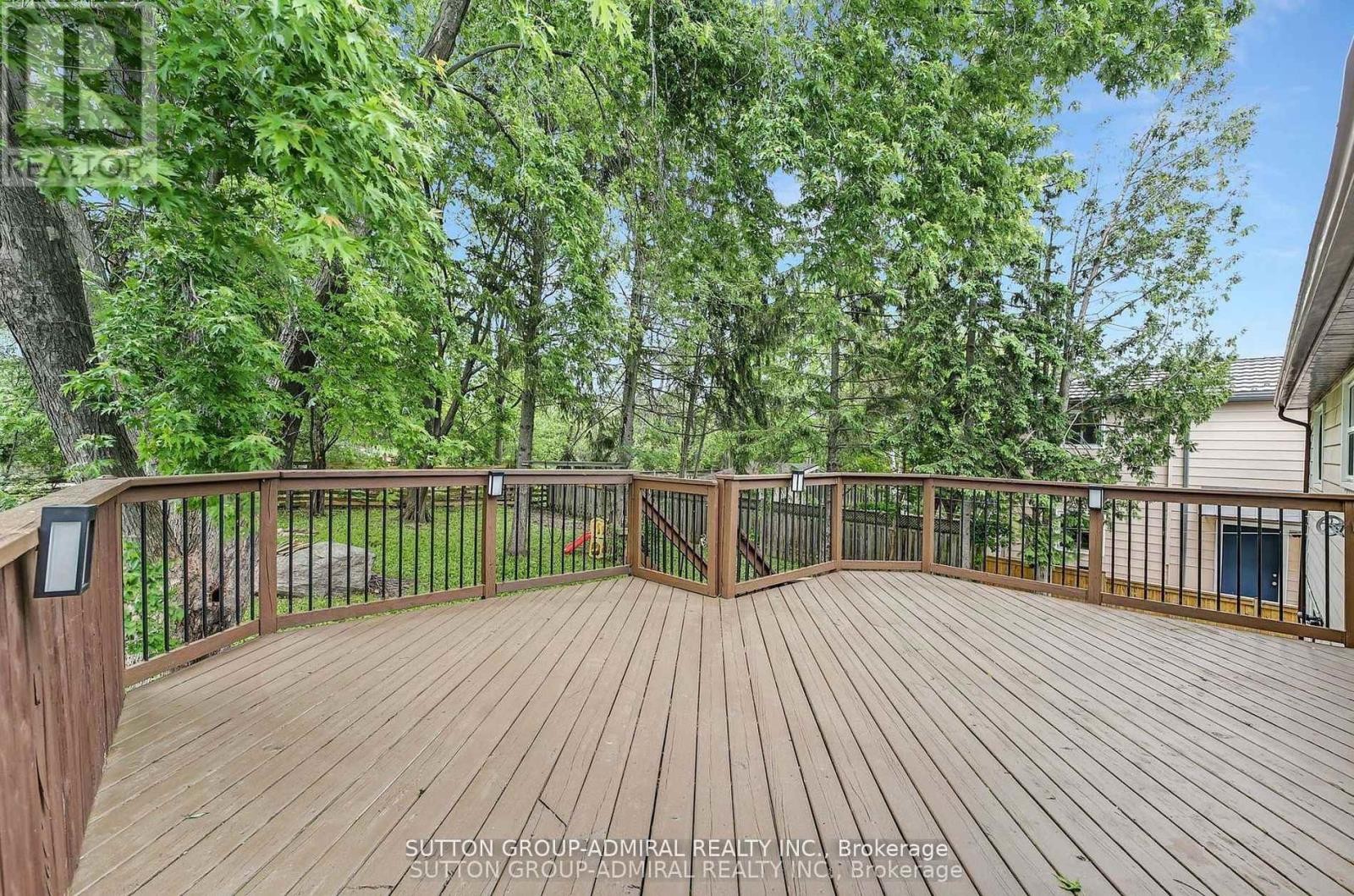 












14 CHIPPAWA (MAIN) COURT

,
Barrie (North Shore),




Ontario
L4M5N8

