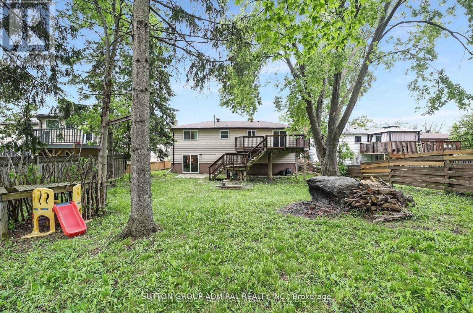












14 CHIPPAWA (MAIN) COURT

,
Barrie (North Shore),




Ontario
L4M5N8

