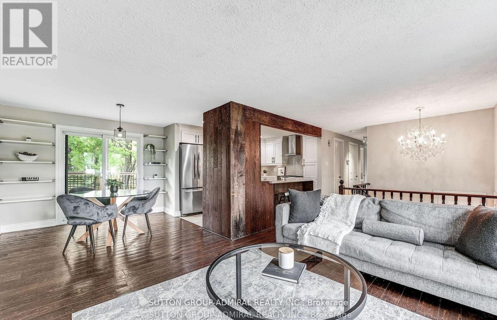 












14 CHIPPAWA (MAIN) COURT

,
Barrie (North Shore),




Ontario
L4M5N8

