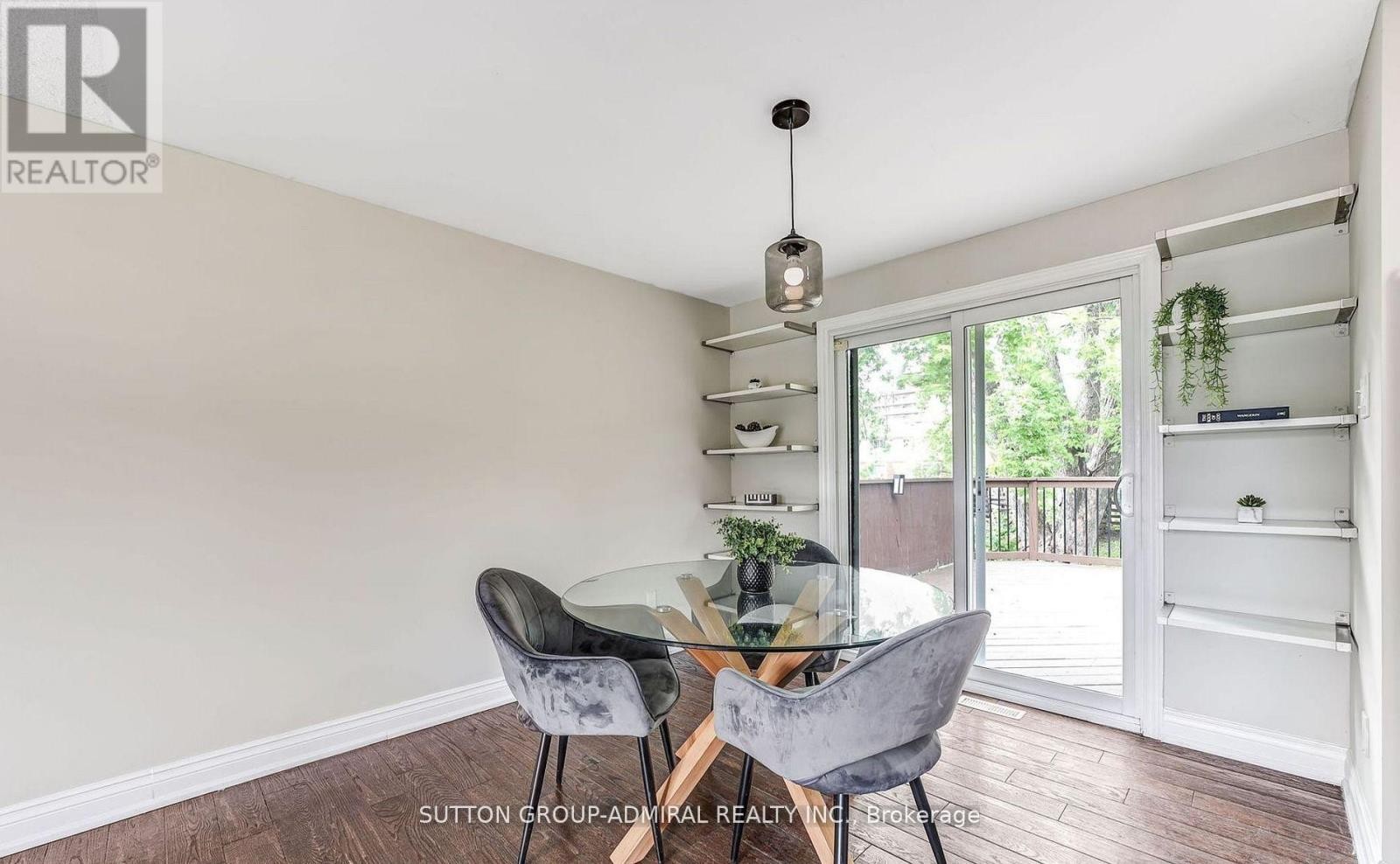 












14 CHIPPAWA (MAIN) COURT

,
Barrie (North Shore),




Ontario
L4M5N8

