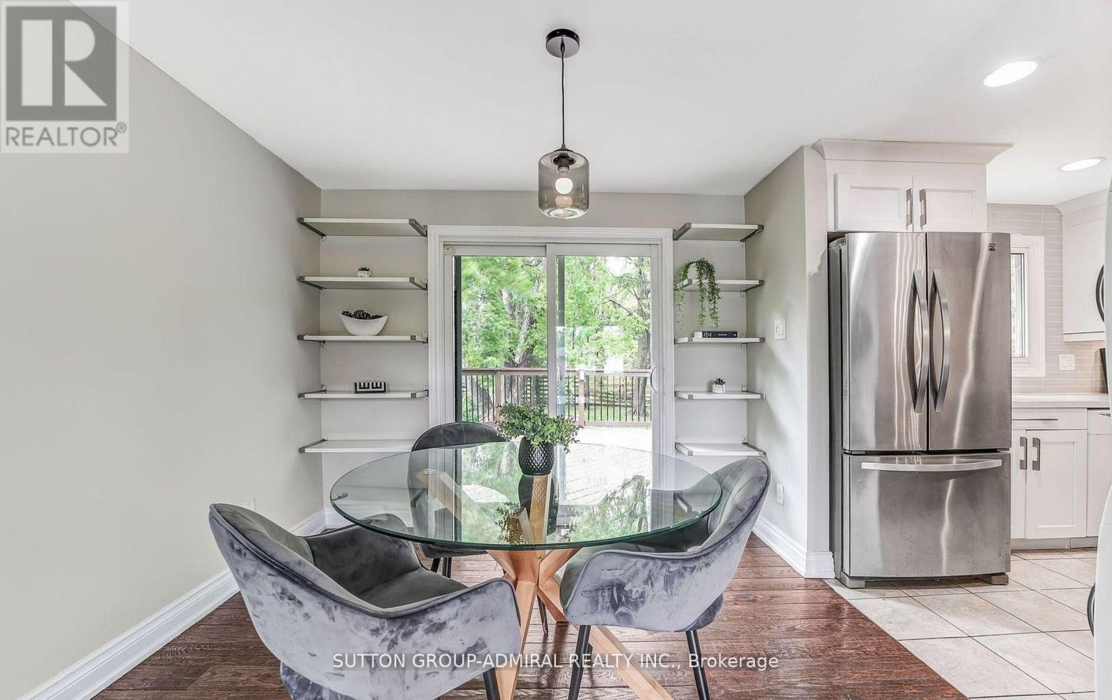 












14 CHIPPAWA (MAIN) COURT

,
Barrie (North Shore),




Ontario
L4M5N8

