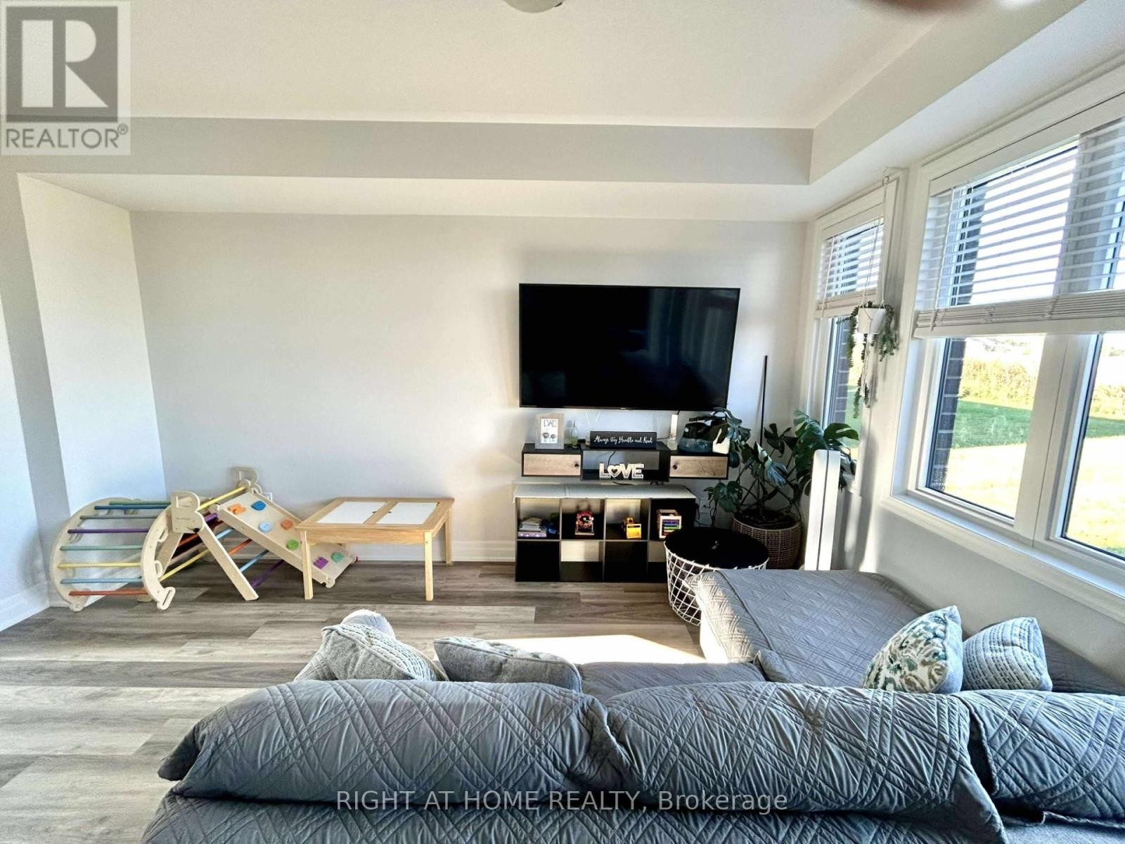 












129 UNION BOULEVARD

,
Wasaga Beach,




Ontario
L9Z0P1

