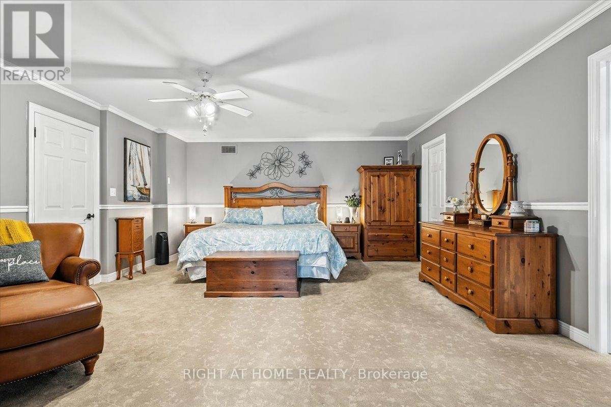 












287 EDGEHILL DRIVE

,
Barrie (Edgehill Drive),




Ontario
L4N9X5

