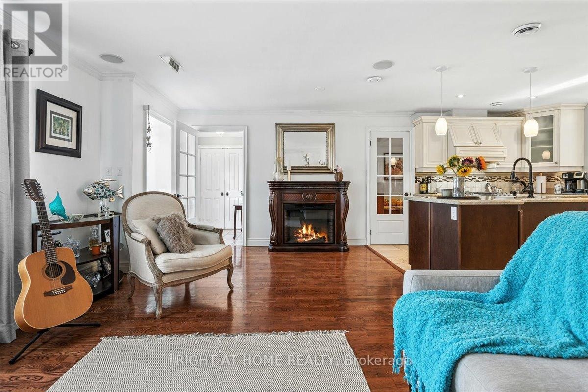 












287 EDGEHILL DRIVE

,
Barrie (Edgehill Drive),




Ontario
L4N9X5

