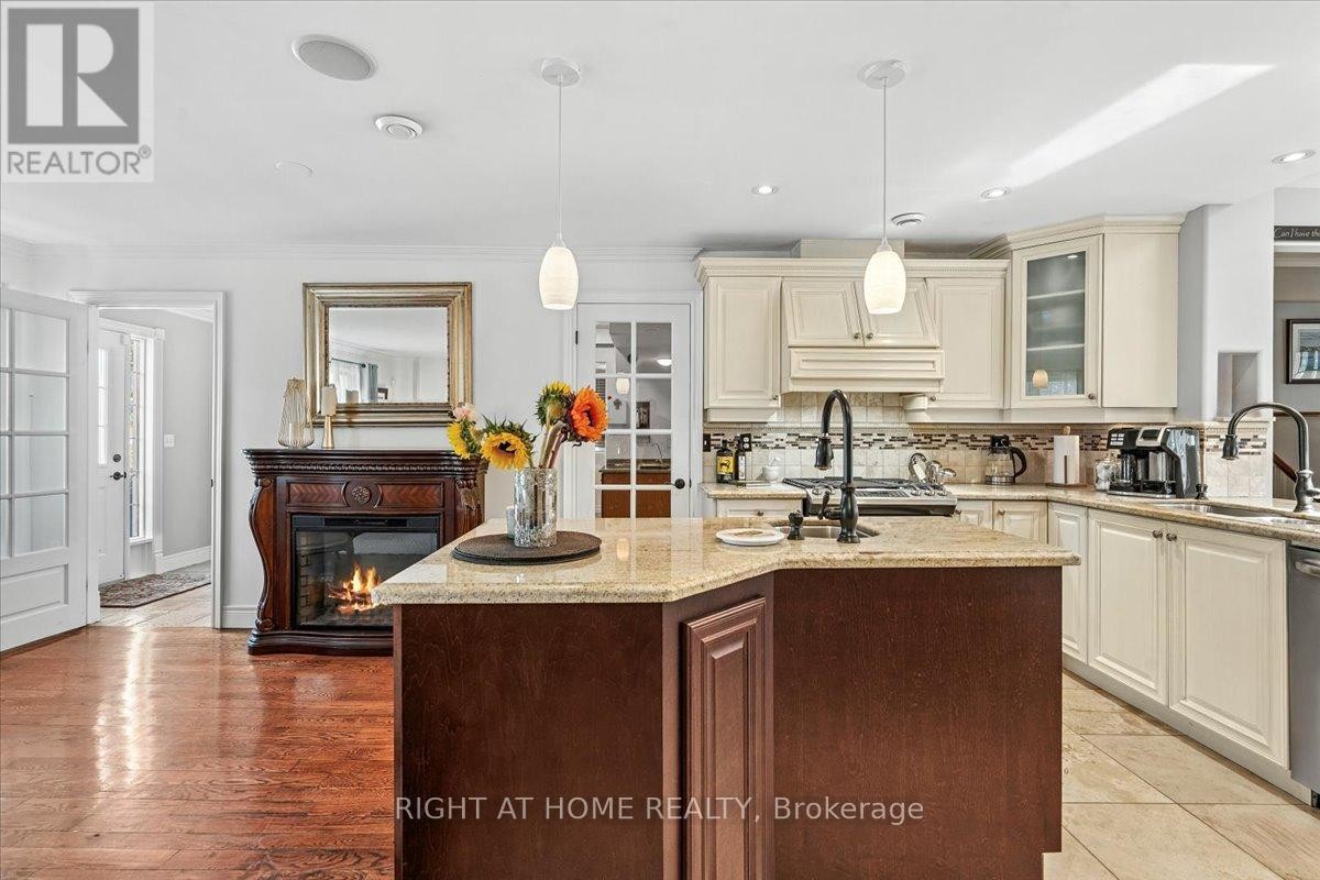 












287 EDGEHILL DRIVE

,
Barrie (Edgehill Drive),




Ontario
L4N9X5

